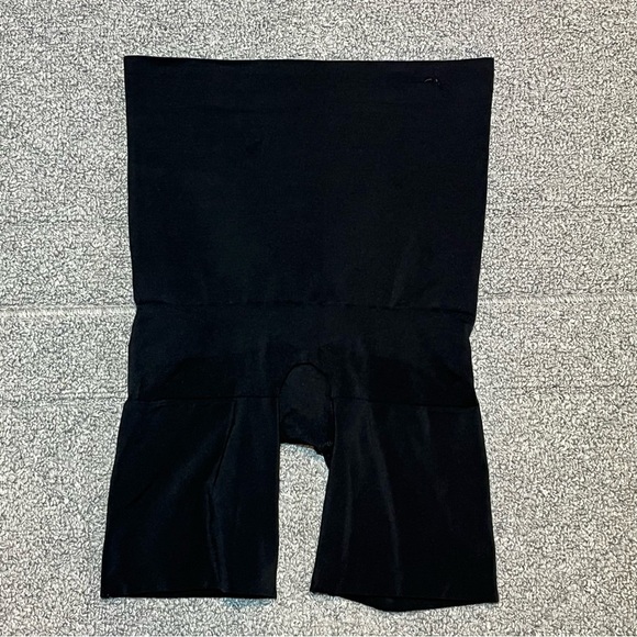 Spanx High Waisted Shaper Shorts Tummy Control Soft Size Large Black - Picture 1 of 7